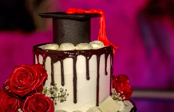 Red-Velvet-Graduation-Cap-Cake