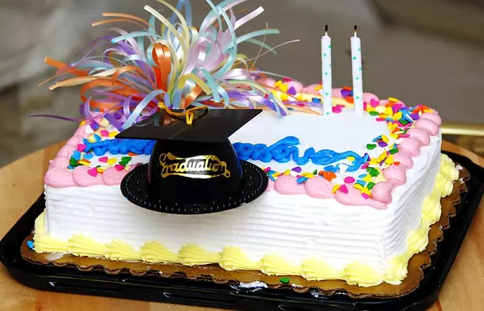 Vanilla Cake With Graduation Cap