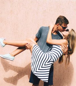30 Cute And Romantic Date Ideas For C...