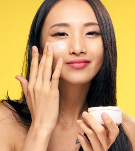 10 Best Moisturizers To Use With Tretinoin Creams For Silky Smooth Skin