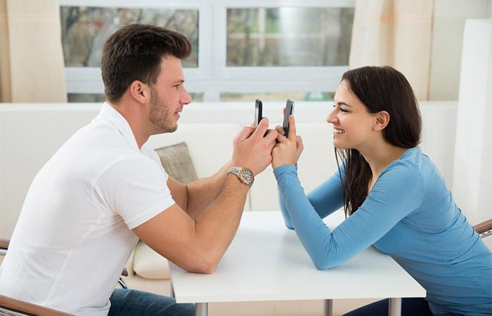 31 Fun Texting Games For Couples