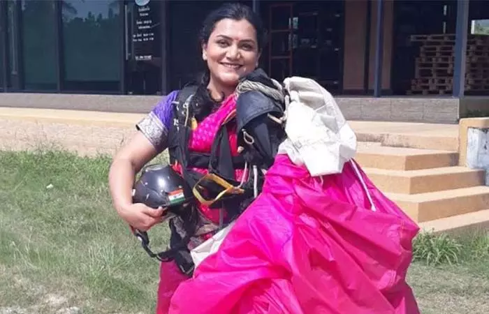 Shital Rane-Mahajan Was The First Indian To Go Skydiving In A Nauvari Saree