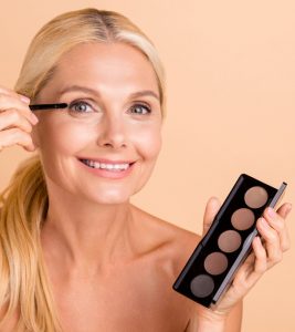 11 Best Cream Eyeshadows For Mature E...