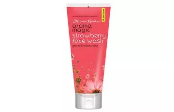 Blossom Kocchar Aroma Magic Strawberry Face Wash