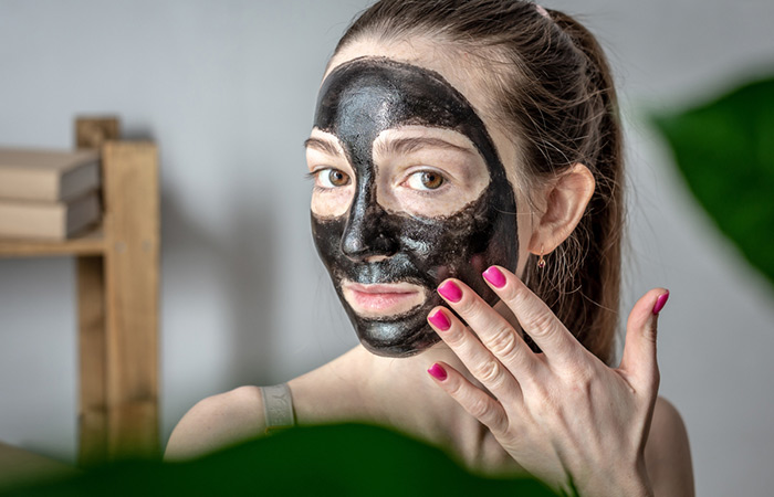 Woman applying mask after using cetearyl alcohol moisturizer