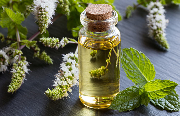 Peppermint essential oil helps manage frizzy hair