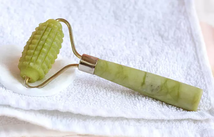 Textured single-head jade roller