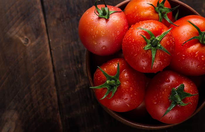 Tomato Helps Unclog Pores