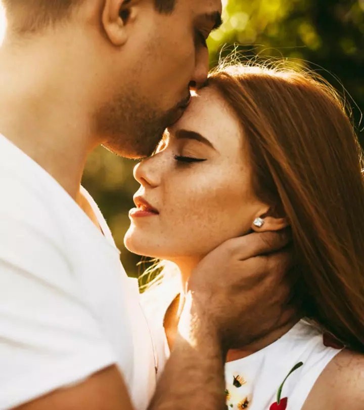 What Does A Forehead Kiss Mean?_image