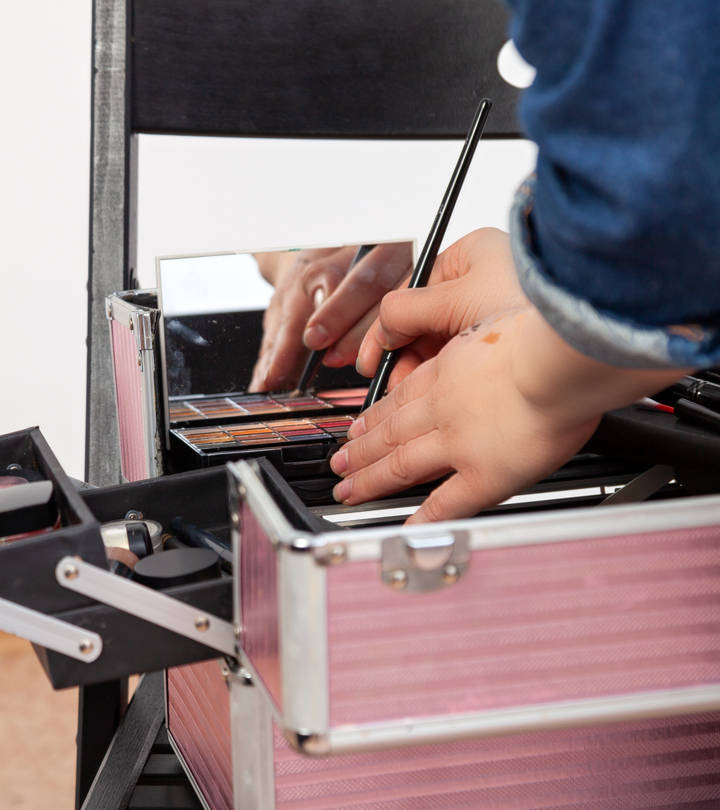 10 Best Rolling Makeup Cases That Are Super Efficient And Portable