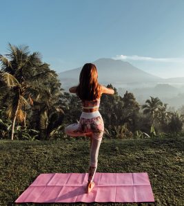 15 Best Travel Yoga Mats For Nomad Yo...