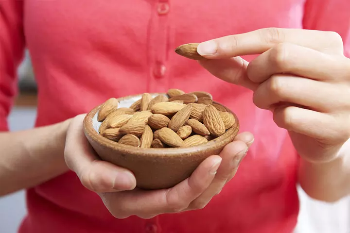 Almonds for dry skin around the mouth