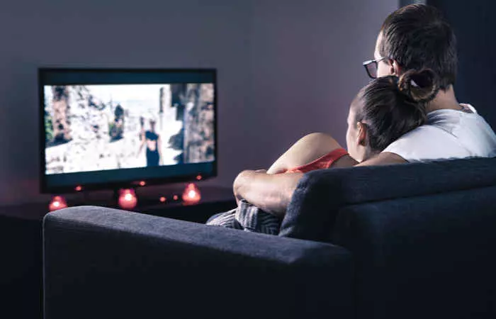 Arrange a movie night as a hobby for couples