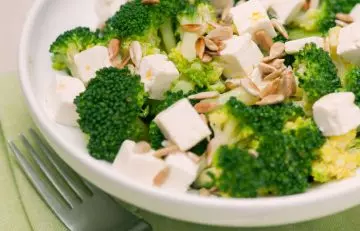 Broccoli cottage cheese salad recipe for vegetarian keto diet