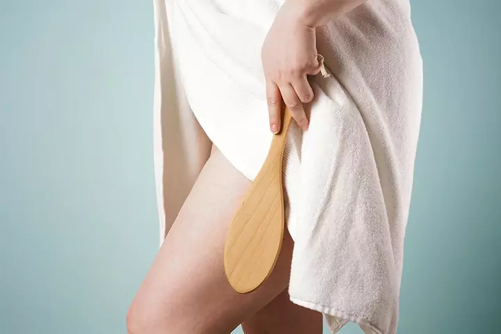 Dry brushing to reduce stretch marks 