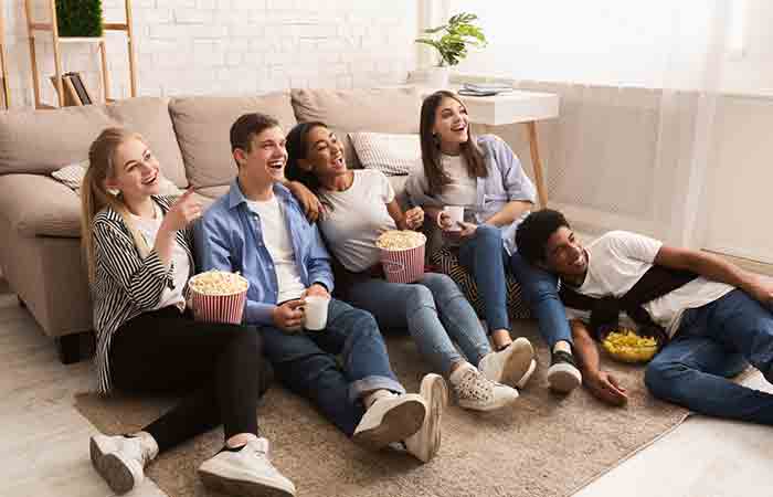 Invite others to your Netflix party to make your girlfriend jealous
