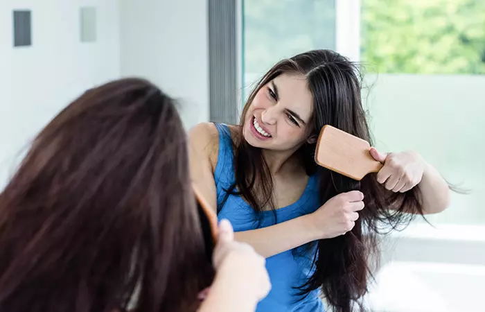 Oiling Your Hair Can Help Keep Frizzy Hair At Bay
