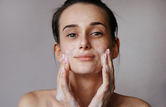 Cleanser helps remove dirt effectively