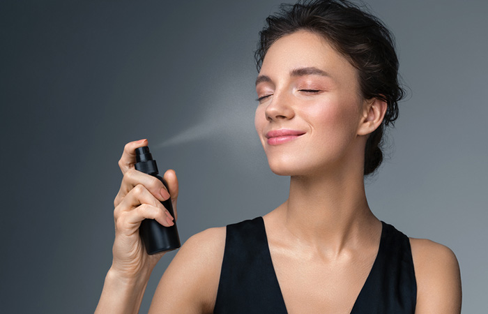 Spray fixateur pour le maquillage des joues