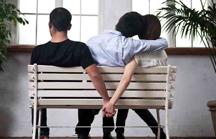 Woman cheating on man and displaying signs of toxic relationships