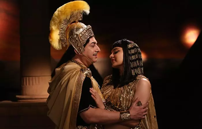 Cleopatra Inspired Double-Winged Eyeliner
