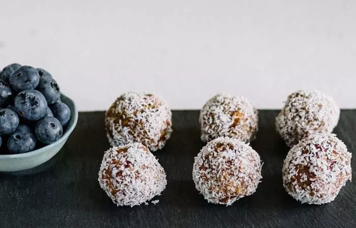 Lemon and blueberry energy balls for paleo diet