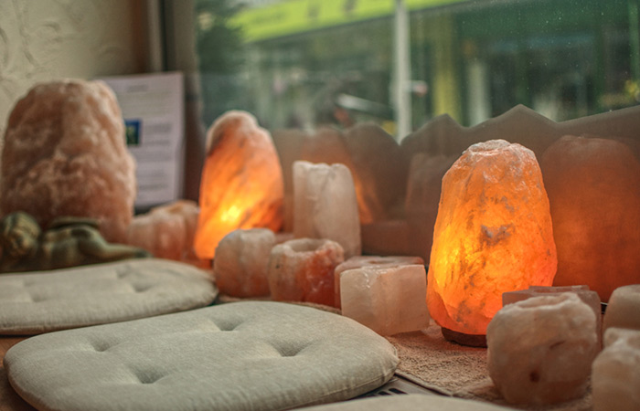 Himalayan salt lamp may purify room air
