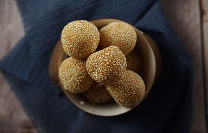 Sesame cheese balls for keto diet