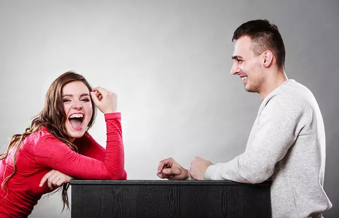 Woman finds sneaky pick-up line used by man unexpectedly hilarious