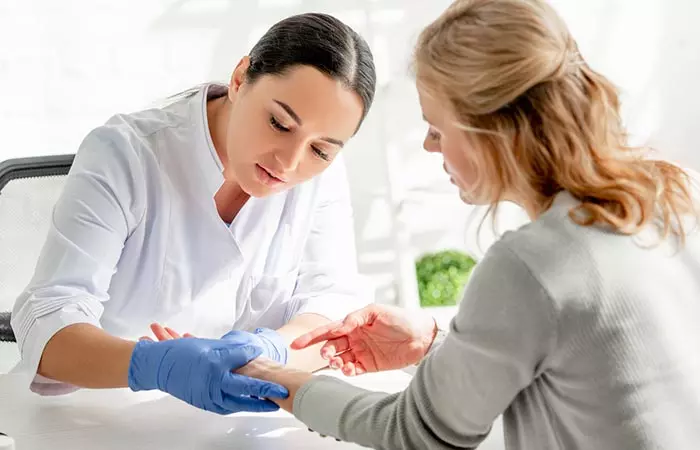 Woman getting her red circle infection checked by a doctor