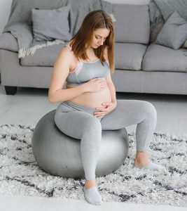 10种诱发分娩的低强度运动和预防措施