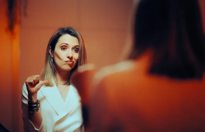 A narcissistic woman looking at a mirror