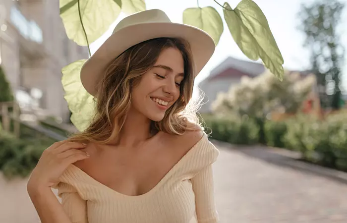 An Off-Shoulder Neckline