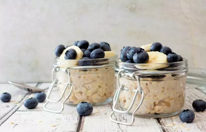 Blueberry banana overnight oats for Mediterranean diet breakfast