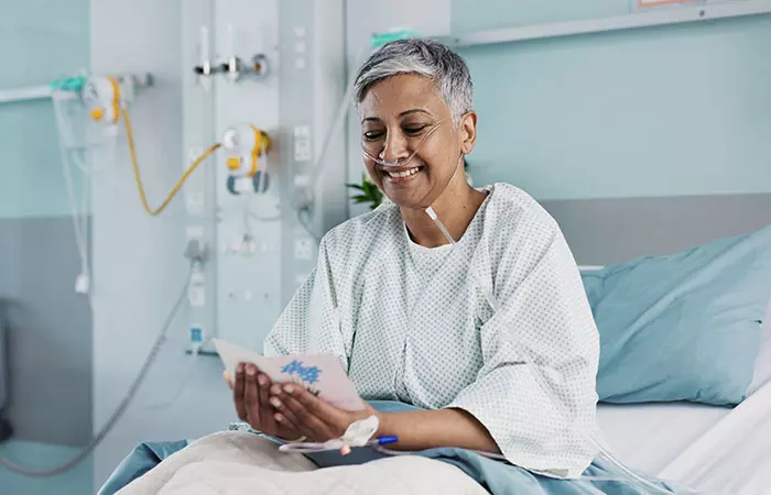 Female colleague reading a get well soon card