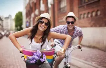 Aquarius woman prefers the freedom of riding her own cycle while touring the city with her partner