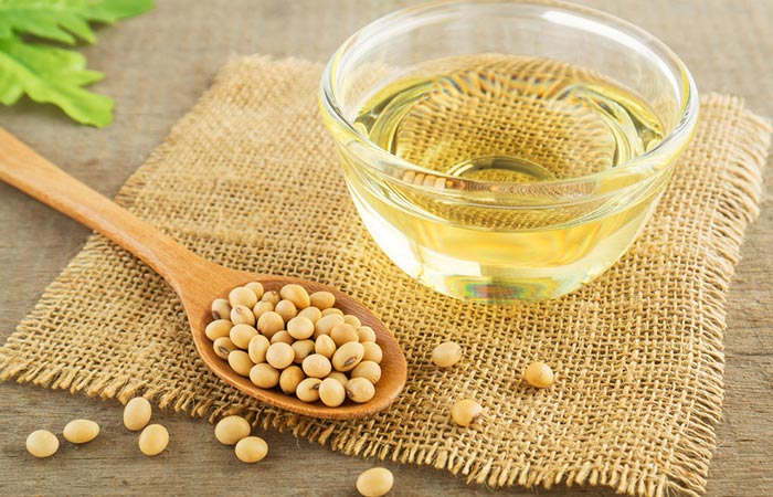 A spoonful of soybean and a bowl of soybean oil