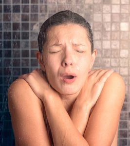 5令人惊讶的冷水淋浴你需要知道的好处！