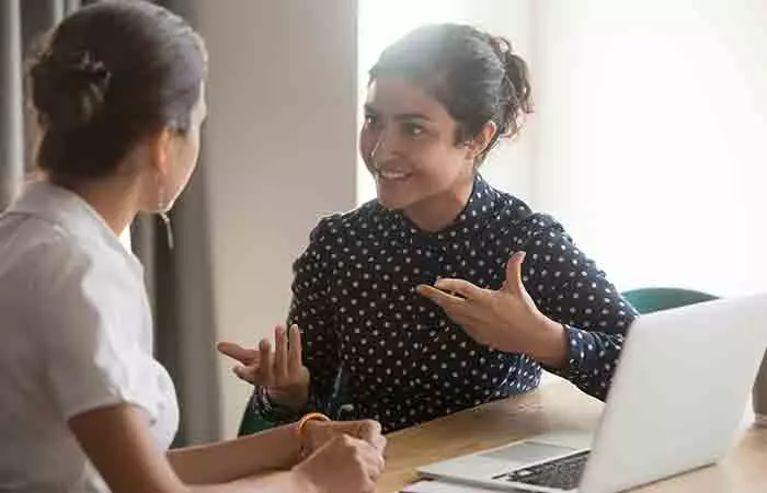 Maid of honor consults bride on a decision