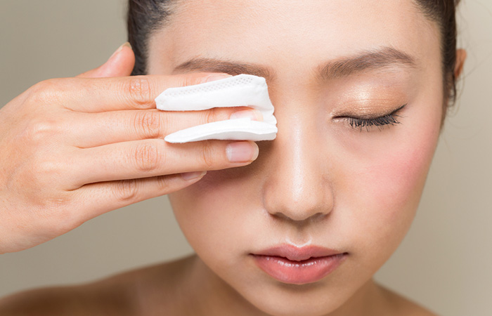 Use eye makeup remover wipes to remove eyelash glue 