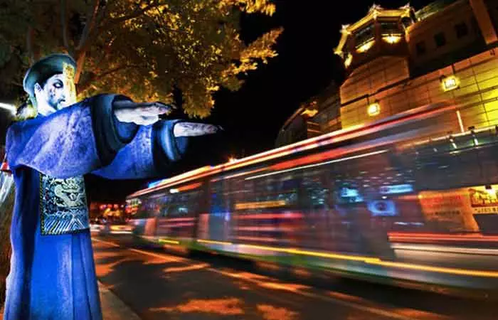 Ghost-Bus,-Beijing
