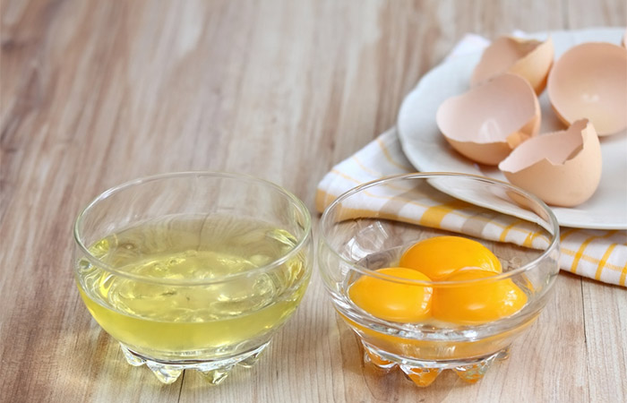 Egg face mask to tackle blackheads on cheeks