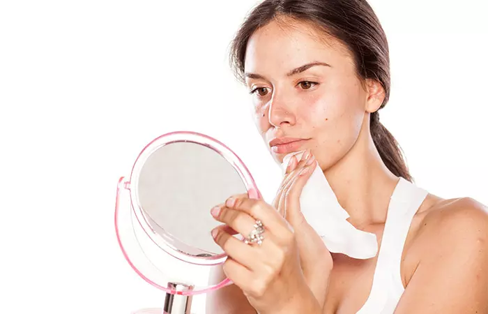 Ways to remove heavy makeup at home