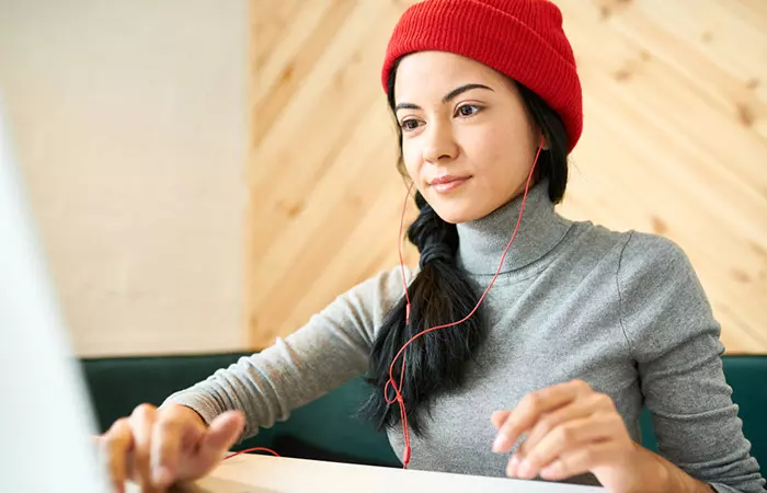 How to wear a beanie in the office