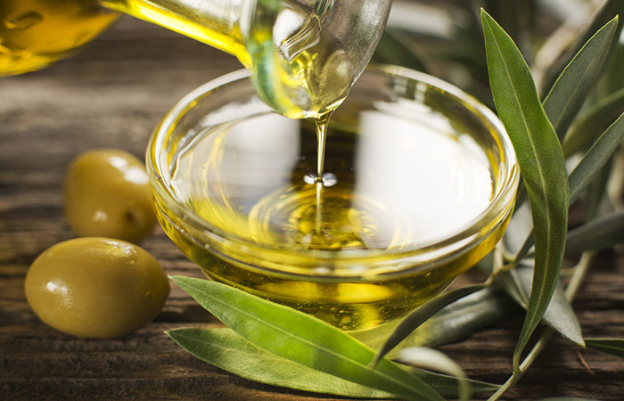 Use olive oil to remove eyelash glue 