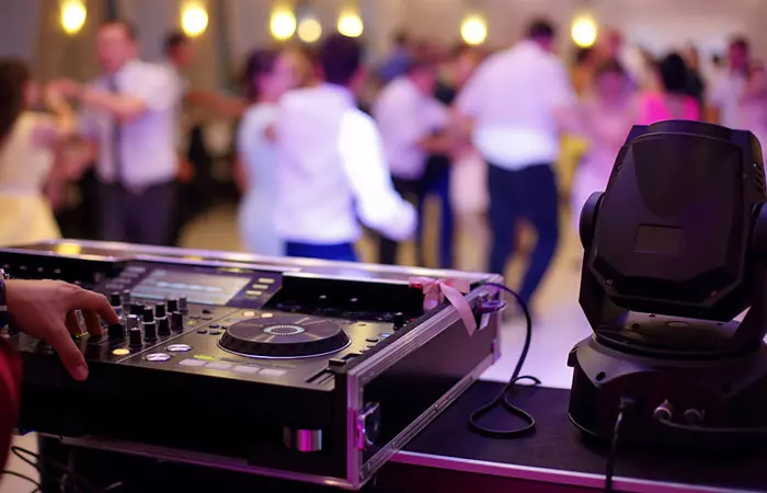 Adding music can make wedding reception day memorable