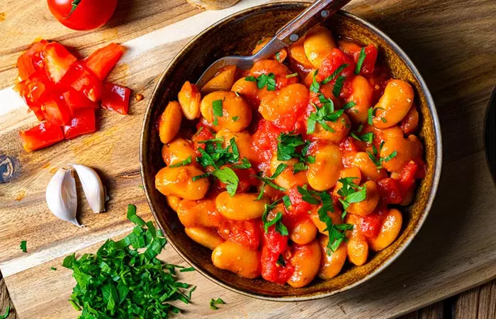 White beans recipe with tomato and garlic