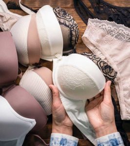 10-Struggles-All-Those-Who-Wear-Bras-Can-Relate-To