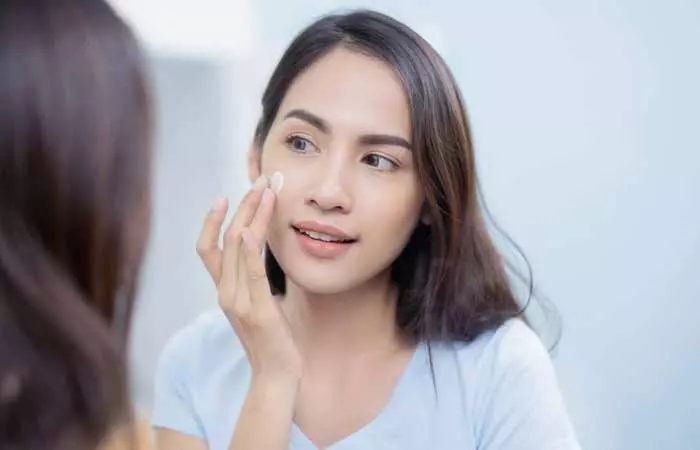 Apply-A-Lightweight-Moisturizer