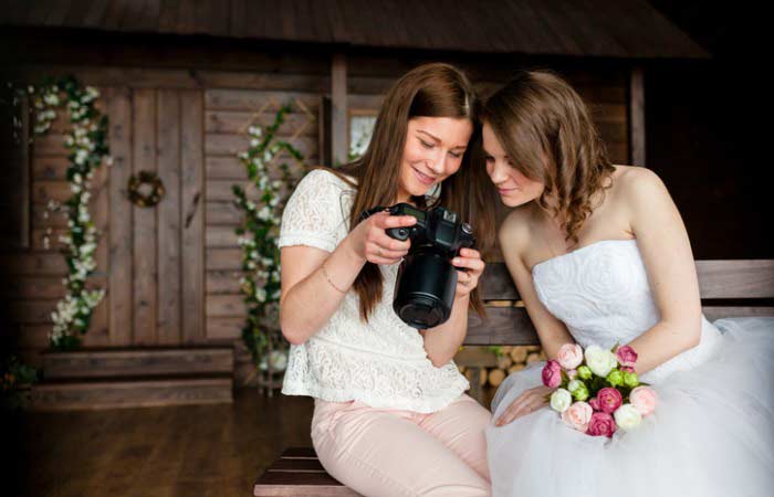 Asking photographers to show their sample wedding albums